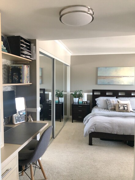 Large closet - 2940 W Carson St