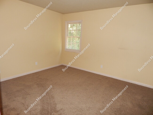 Building Photo - 3081 Colonial Way