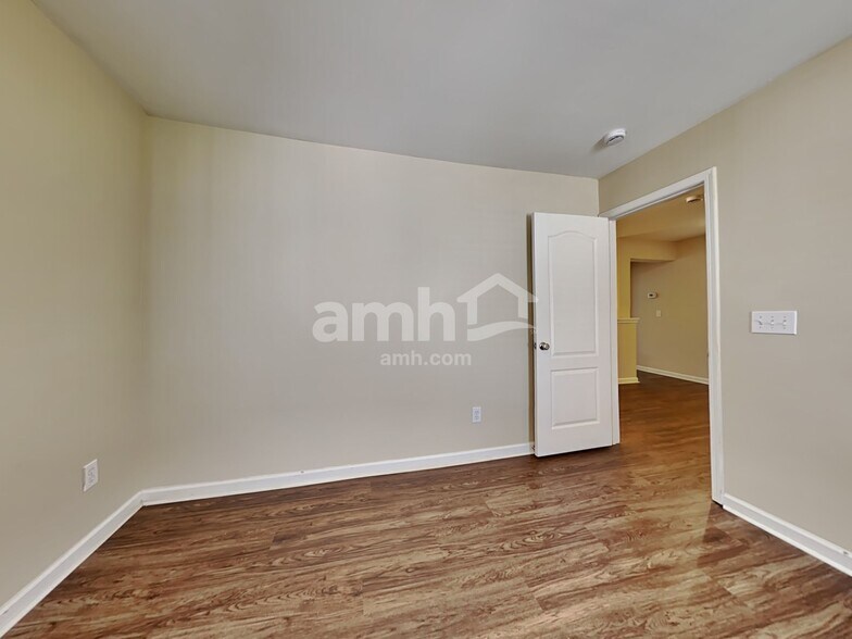 Building Photo - 138 Graduate Ln