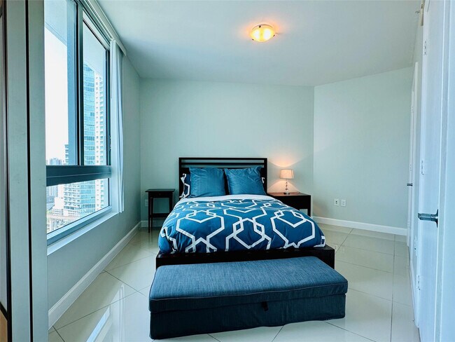 Building Photo - 350 S Miami Ave