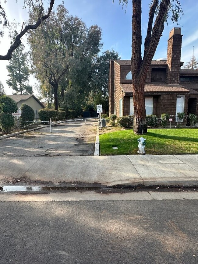 Building Photo - Charming 2-Bedroom, 2-Bathroom Townhome with Loft With Solar!