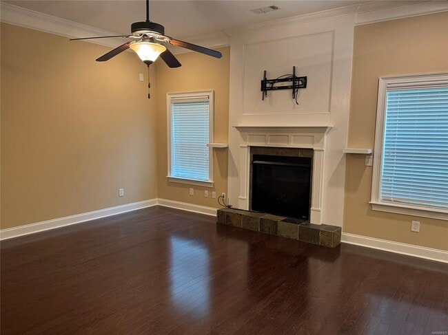 Building Photo - 436 Sydney Dr N