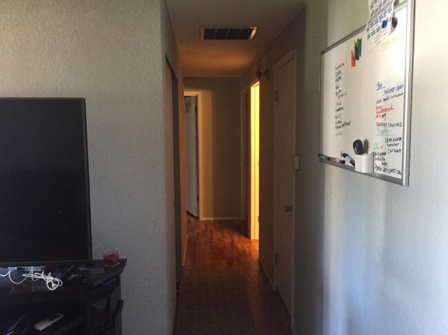 Building Photo - 2308 Maple Ln