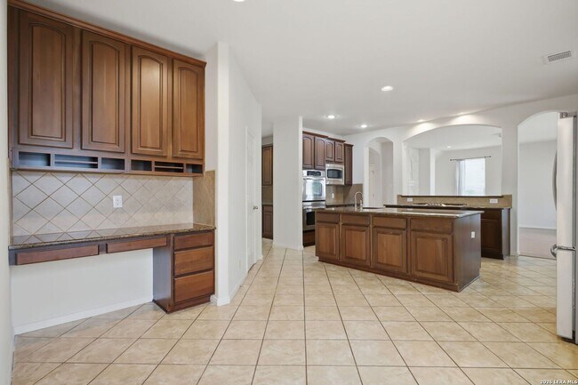 Building Photo - Spacious 5-Bedroom Home for Lease in Desirable Cibolo Location!