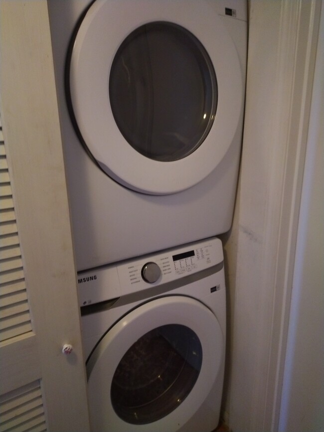 WASHER & DRYER - 355 S Ocean Dr