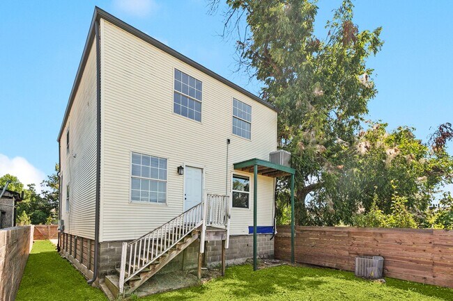 Building Photo - 2632-34 Annette St