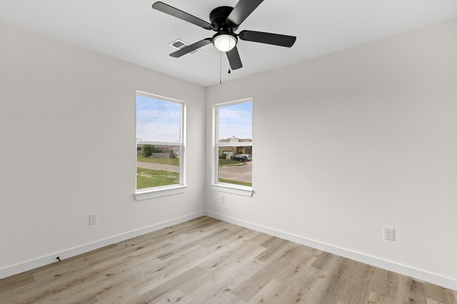Building Photo - 516 Paso Fino St