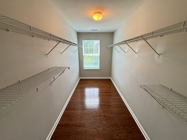 Building Photo - Fairway Farms home close to Vietnam Vetera...