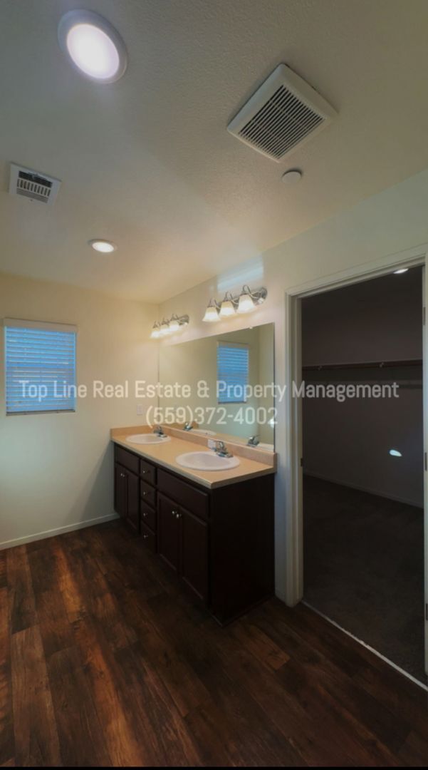 Building Photo - Newer home in desirable part of Visalia!!