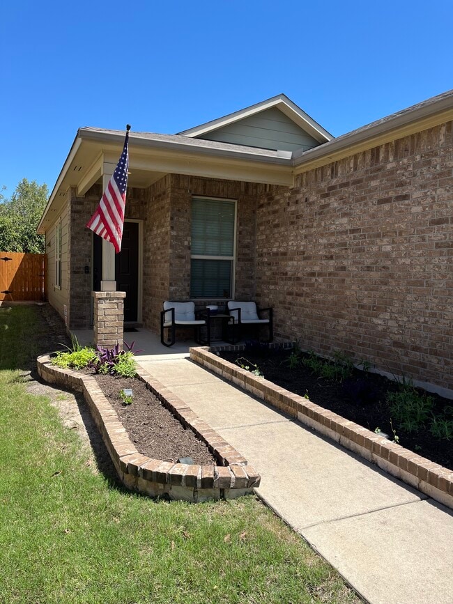 Building Photo - 10109 Aly May Dr