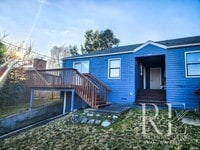 Building Photo - Cozy 1BR Duplex in Manette with Garage & Water Views
