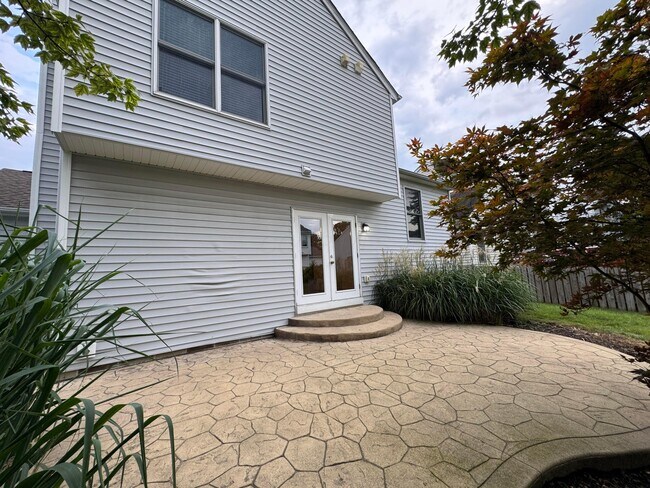 Building Photo - 8577 Clover Glade Dr