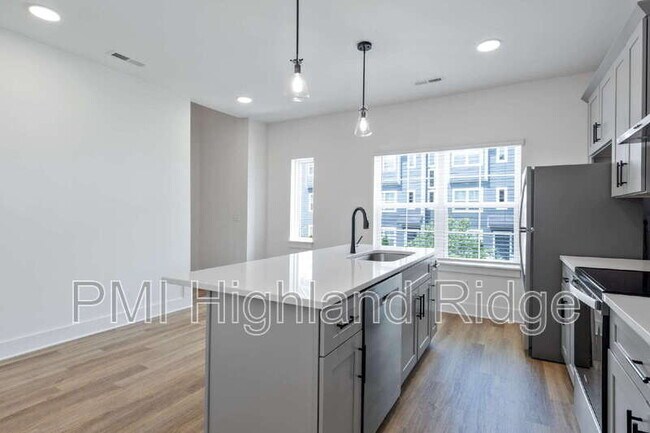 Building Photo - 700 N Dupont Ave