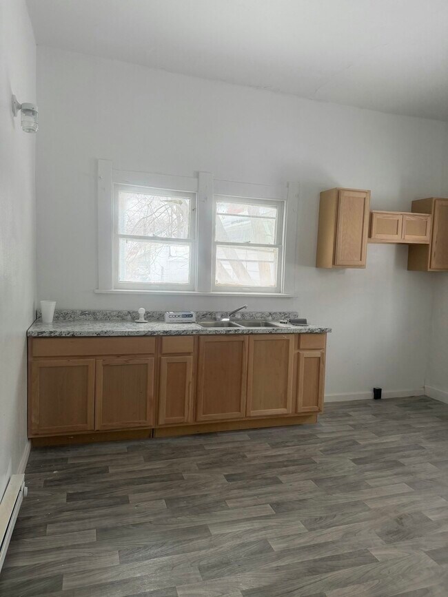 Building Photo - 2618 Collingwood Blvd