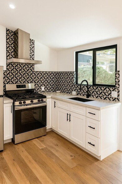 Primary Photo - 5644 Oso Ave