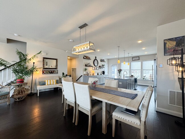 Building Photo - Fantastic 4 Bed 3.5 Bath End Unit Townhome In Potomac Shores Town Center