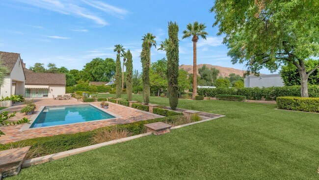 Building Photo - 6248 E Montecito Ave