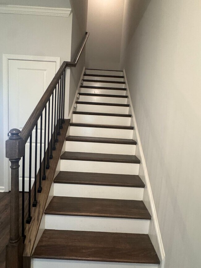 Building Photo - Spacious and Well-Appointed 3BR/2BA Home in Flowery Branch