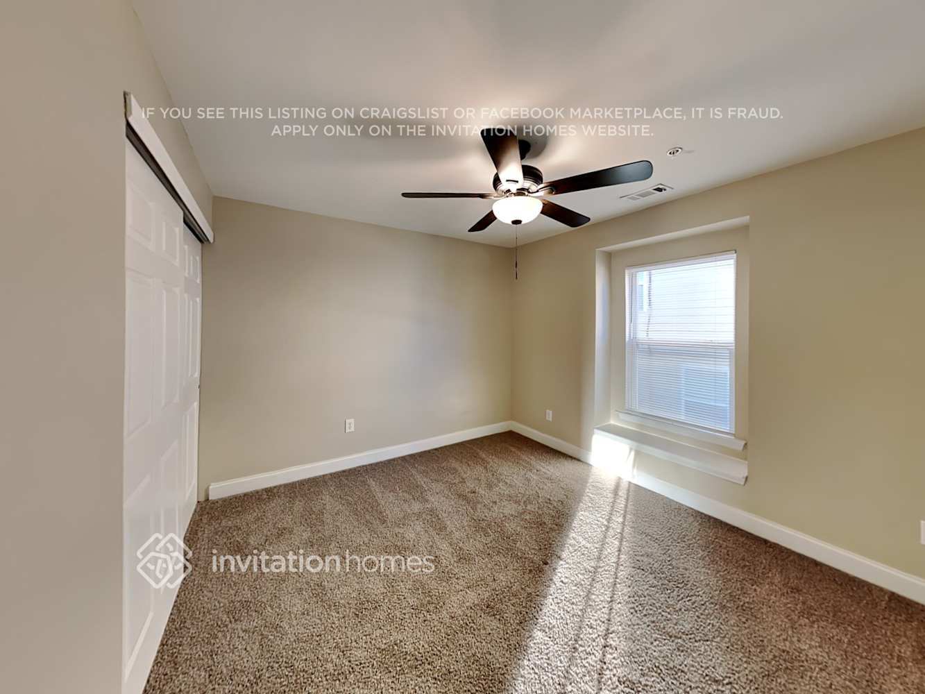 Building Photo - 380 Roseglen Dr NW