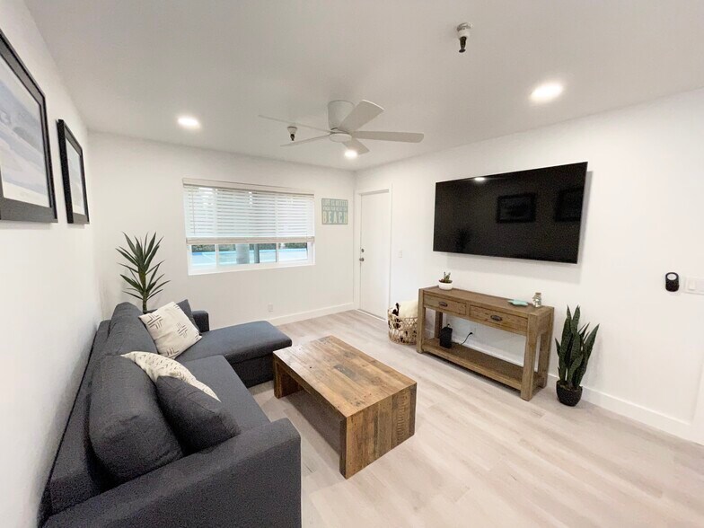 Building Photo - 3830 Avenida Del Presidente
