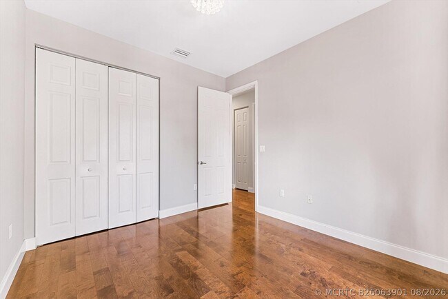 Building Photo - 6884 Julia Gardens Dr