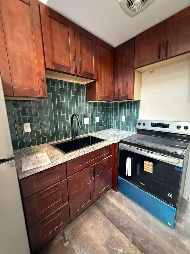 Building Photo - Steel Hollow Cottage Community