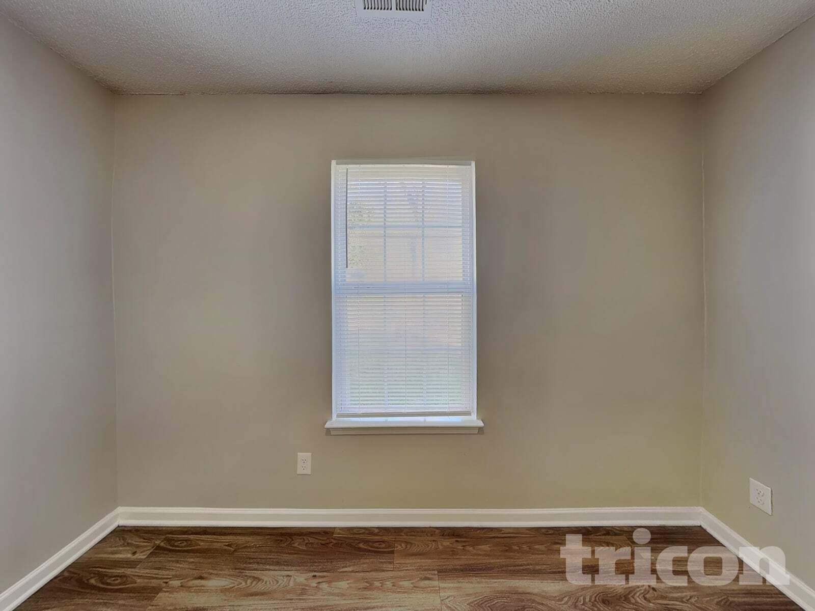 Building Photo - 2736 Daffodil Dr