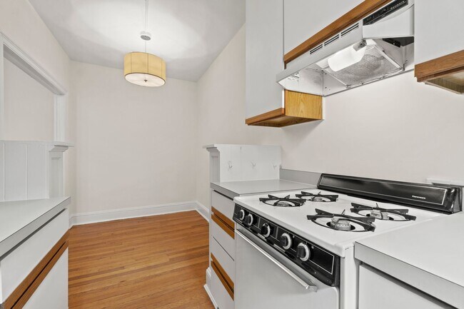 Building Photo - Adams Morgan Condo | Studio | 1 Bath | 300 Sf