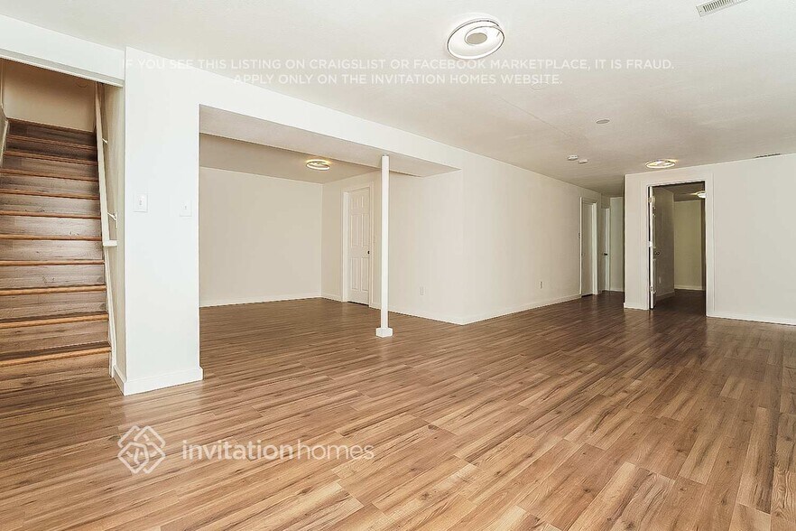 Building Photo - 2892 S Mobile St