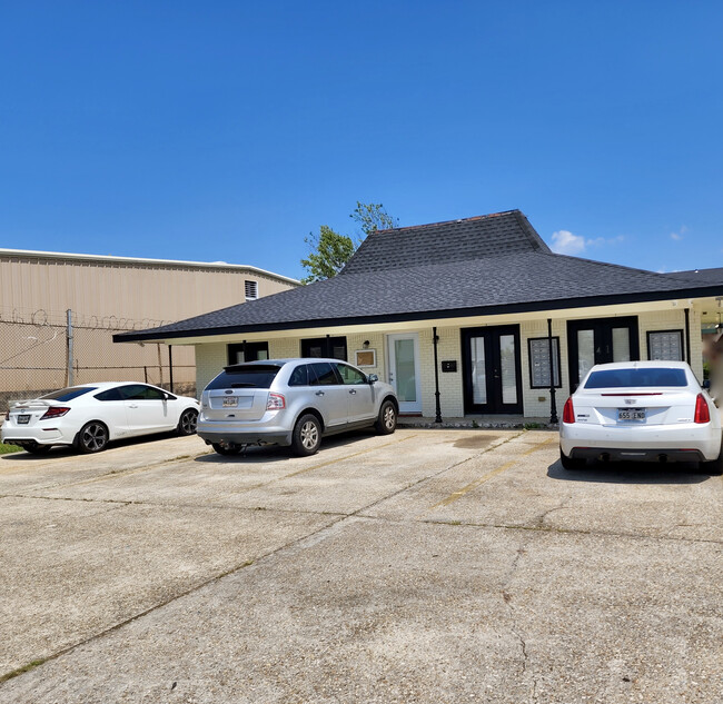 Building Photo - Bella Del Mar