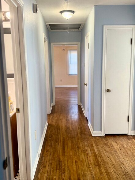 Building Photo - 4634 Amboy Rd