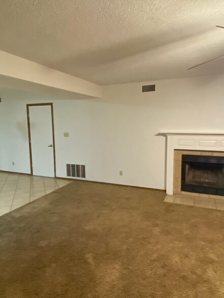 Building Photo - 2915 Laura Ln