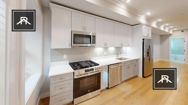 Building Photo - 3 bedroom in Boston MA 02116