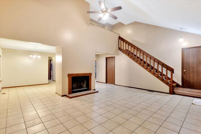 Building Photo - 4 bedroom, 2 bath home - Available August 2026