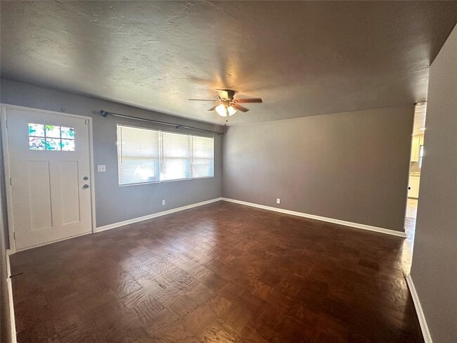 Building Photo - 1321 Garland Dr