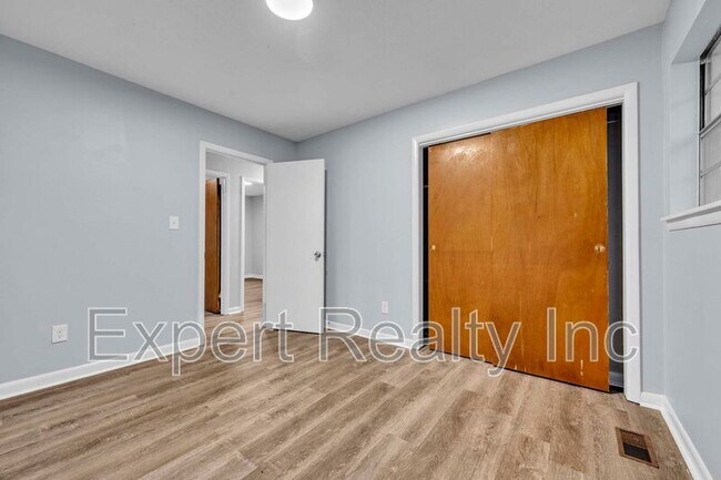 Building Photo - 1256 15th St SW