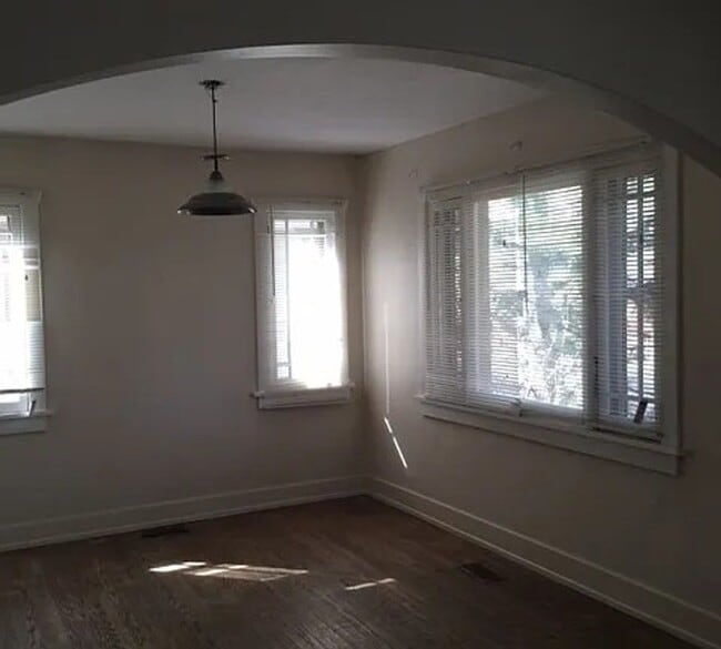 Building Photo - Gorgeous Home!
