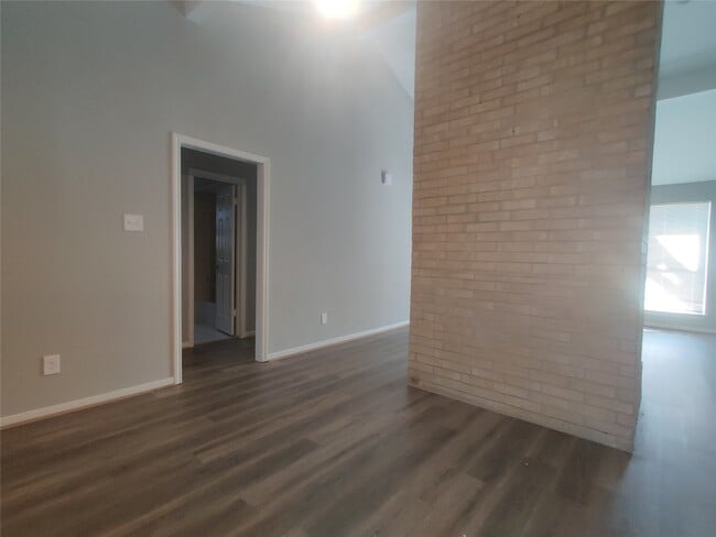 Building Photo - 9462 Fuqua St