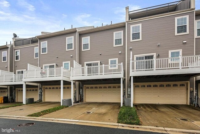 Building Photo - 1316 Hawthorn Dr