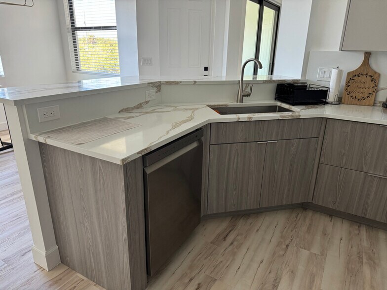 Building Photo - 13533 Ingraham Blvd