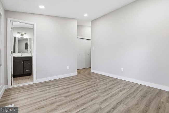 Building Photo - 6616 Beverly Ave