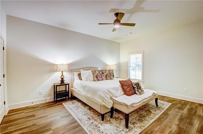 Building Photo - 1268 Hayes Dr SE