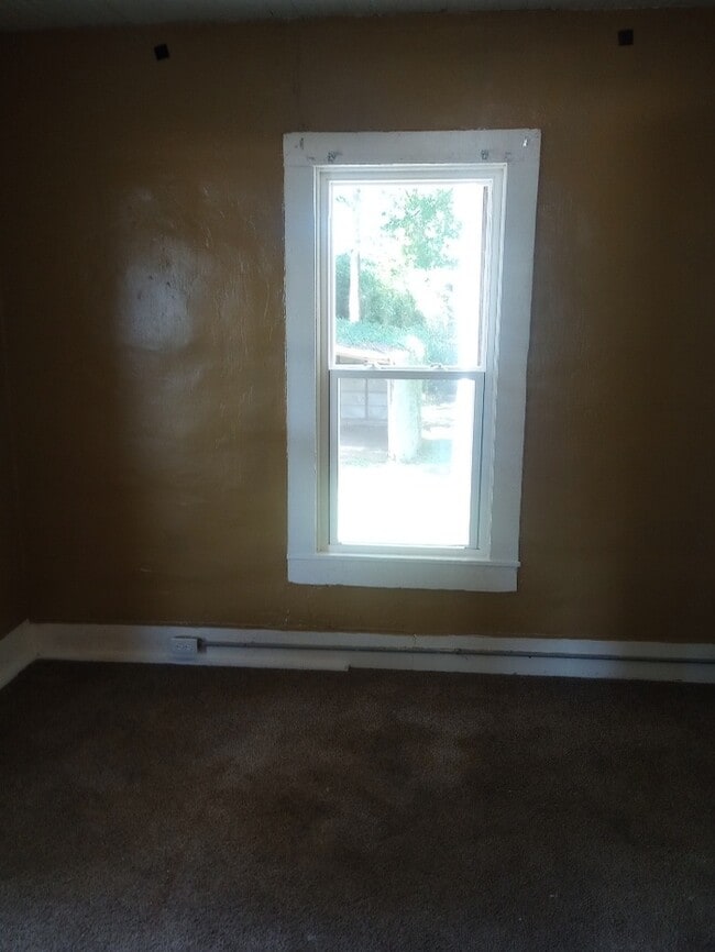 Building Photo - 2 Bedroom 1 Bathroom