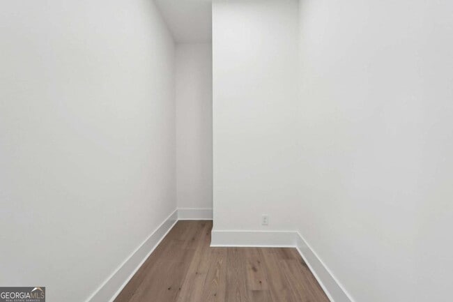 Building Photo - 120 Thome Dr