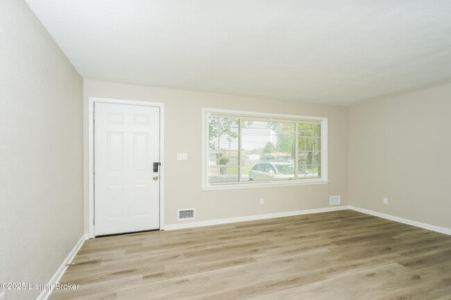 Building Photo - 6102 Jessamine Ln