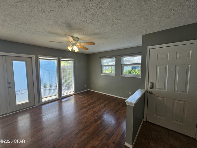 Building Photo - 836 Premier Dr