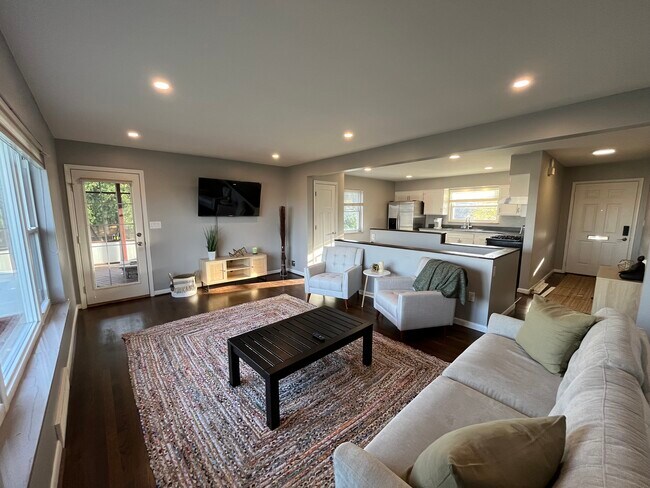 Building Photo - 1246 Hillcrest Ct