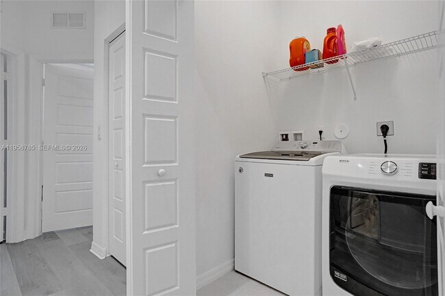 Building Photo - 650 NE 193rd Terrace