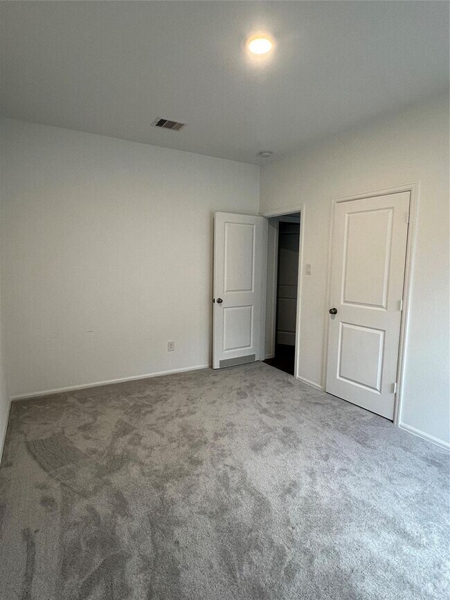 Building Photo - 5131 Winslow Grv Dr