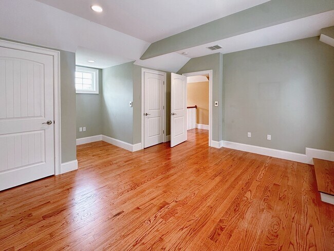 Building Photo - 62 Country Club Ln